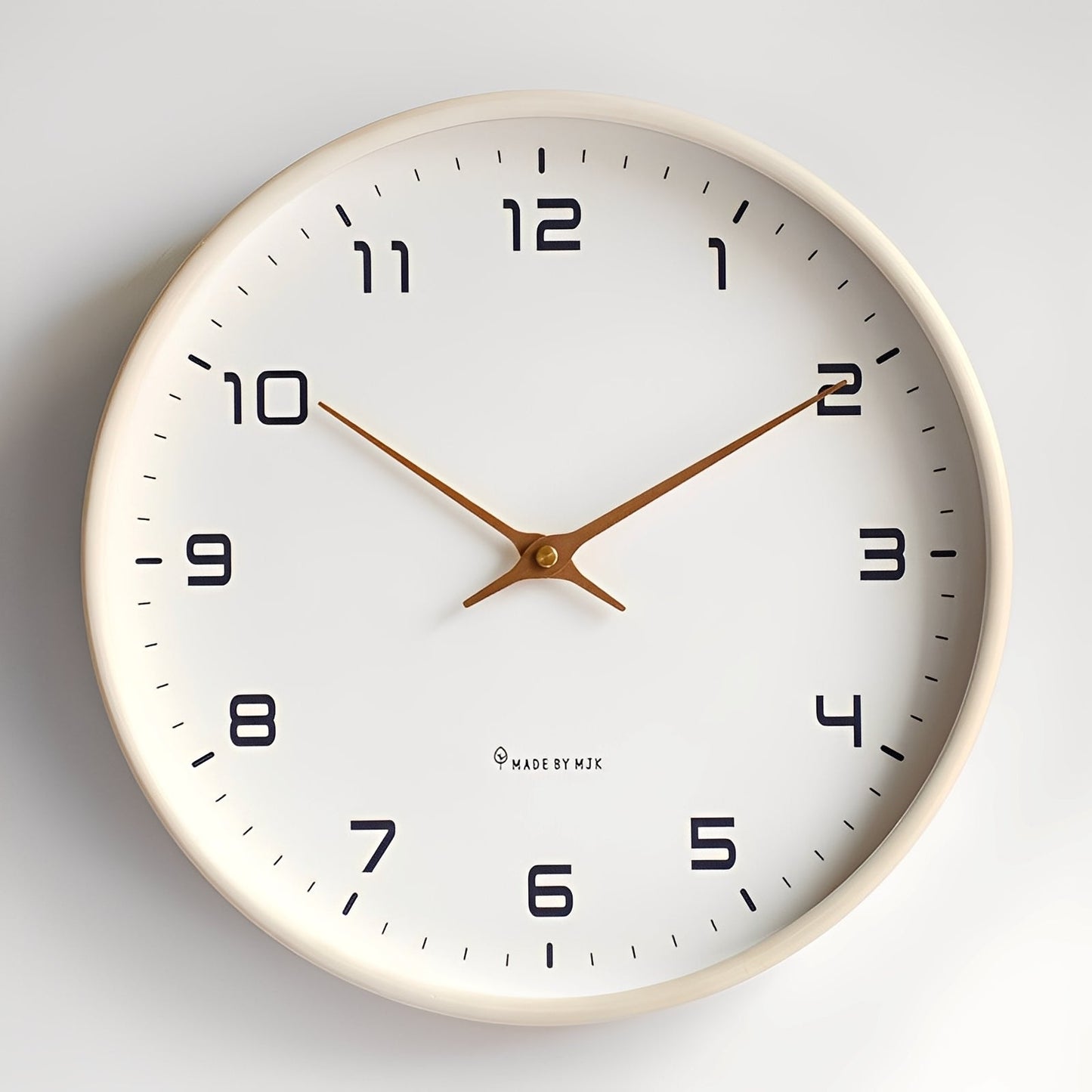 Alden – Wanduhr aus Holz