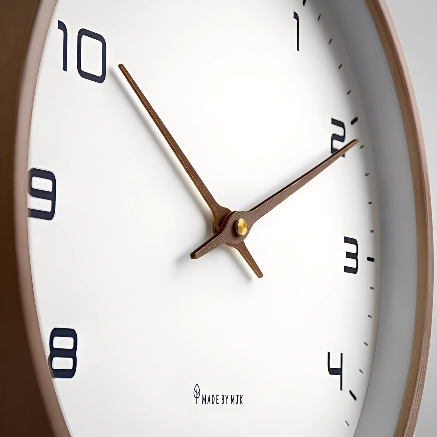 Alden – Wanduhr aus Holz
