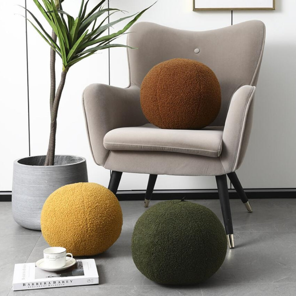 Orla – Bouclé Ball-Kissen im skandinavischen Stil