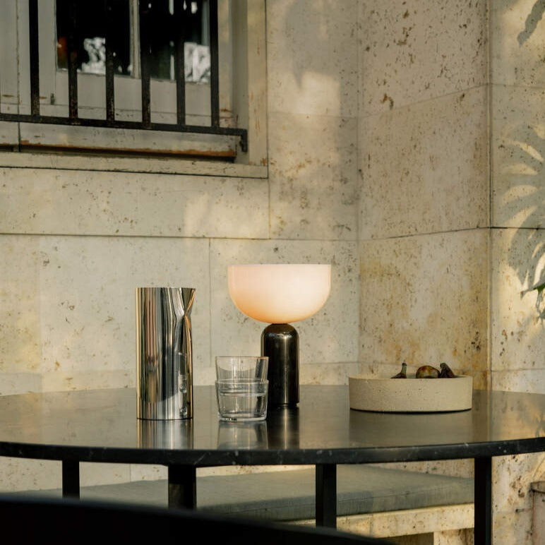 Raja – Schicke Tischlampe mit Marmorfuß und stilvollem Design
