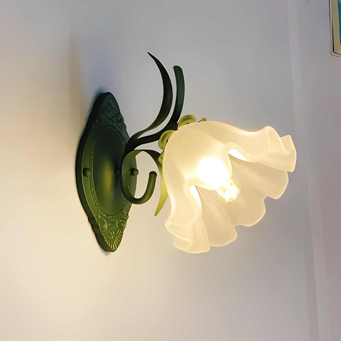 Vivia – Blumen-Wandleuchte