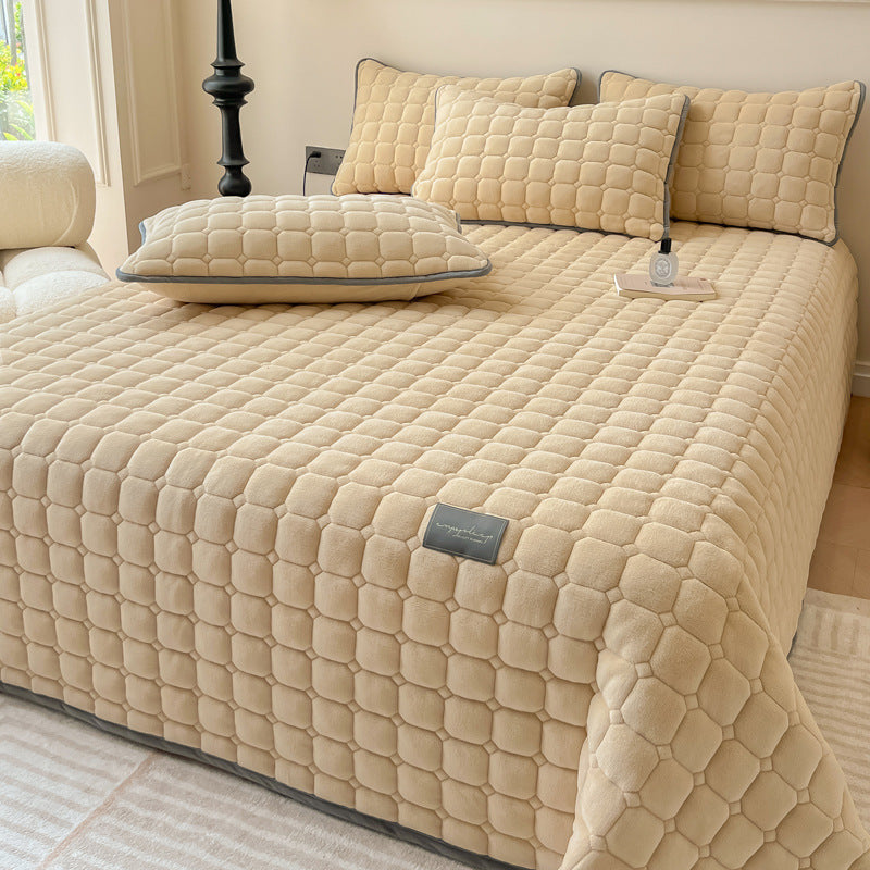 SoftGrid – Kuschelige Tagesdecke mit moderner Rautentextur