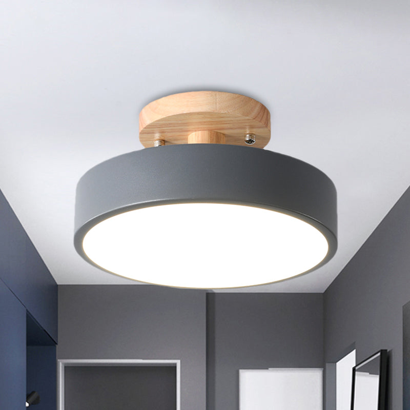 Lunira – Bunte Eisen-Deckenlampe mit Holzelement