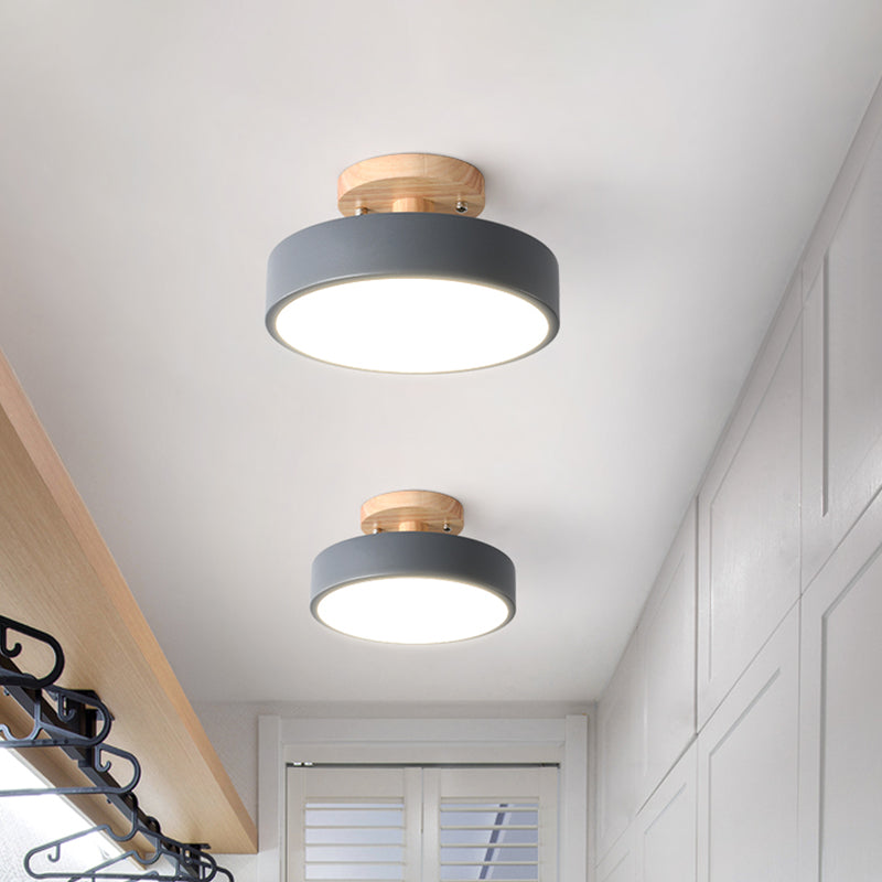 Lunira – Bunte Eisen-Deckenlampe mit Holzelement