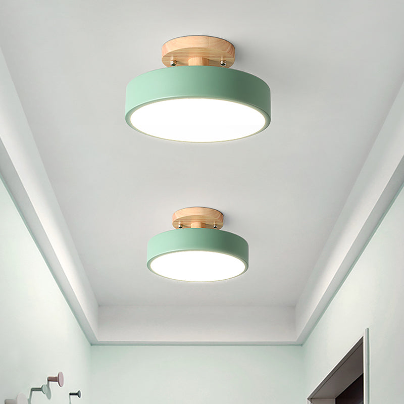 Lunira – Bunte Eisen-Deckenlampe mit Holzelement