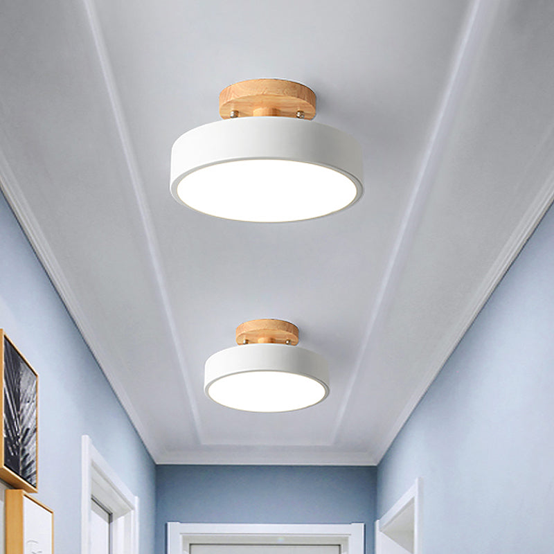 Lunira – Bunte Eisen-Deckenlampe mit Holzelement