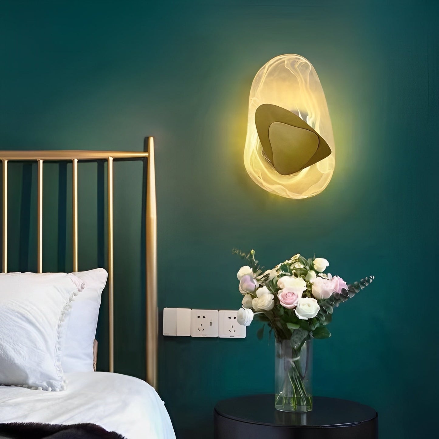 Nila – Moderne LED-Wandlampe aus Glas: Einfache Eleganz mit handgemachtem Design