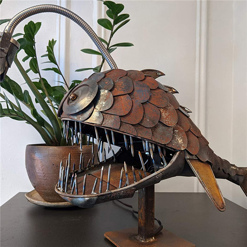 AnglerRetro – Tischlampe im Tiefsee-Anglerfisch-Design