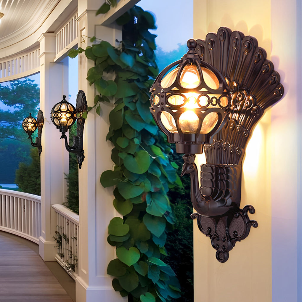 Haru – Retro Pfauen Wandlampe