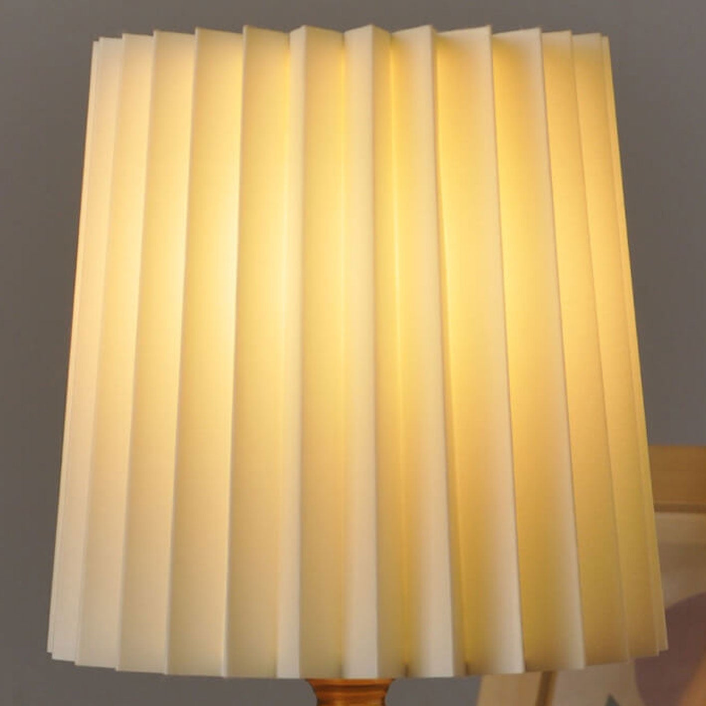 Claudia – Französische Nachttischlampe im traditionellen Stil