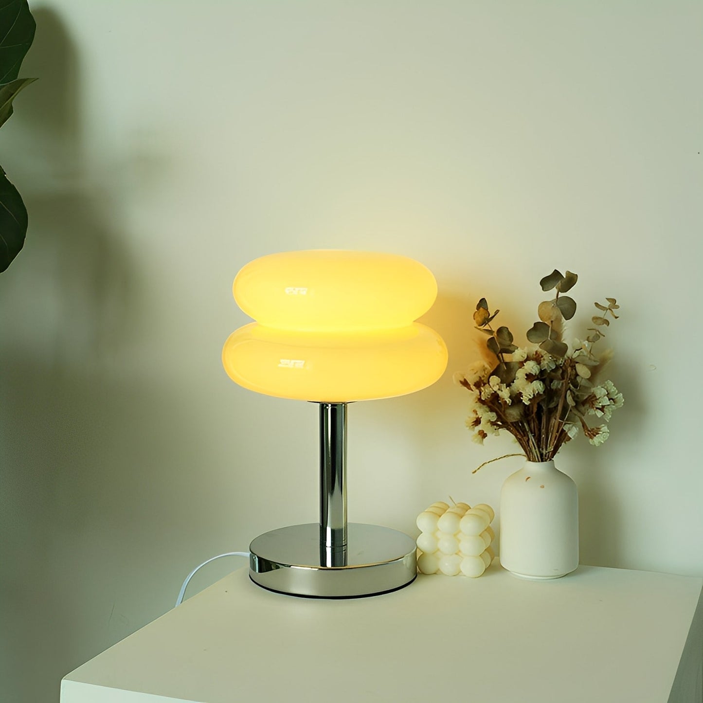 Miyu – Dekorative Glasleuchte im Cream-Design