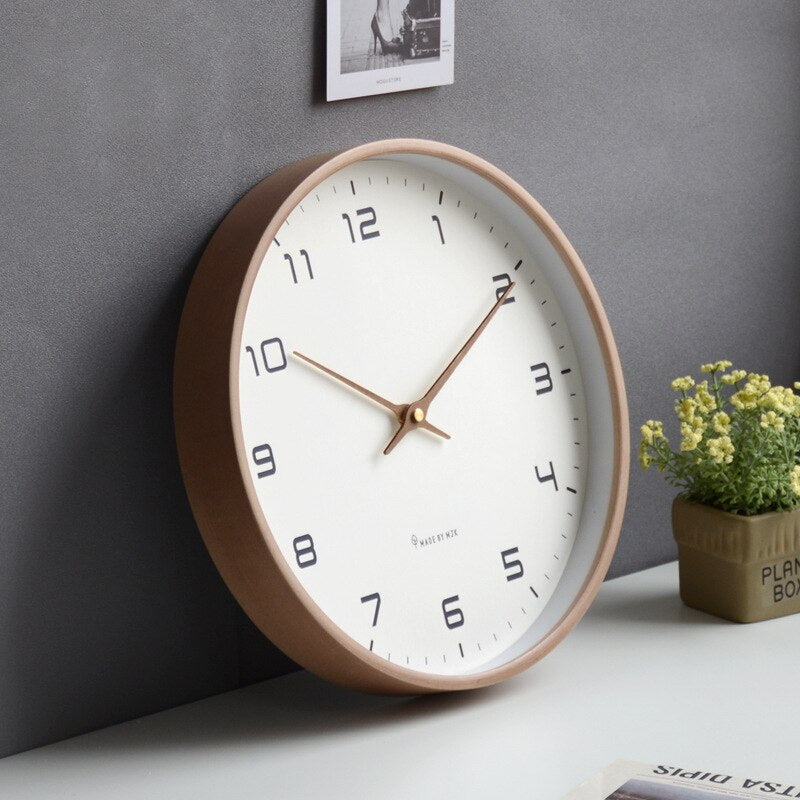 Clark – Skandinavische Wanduhr aus Holz im einfachen Design