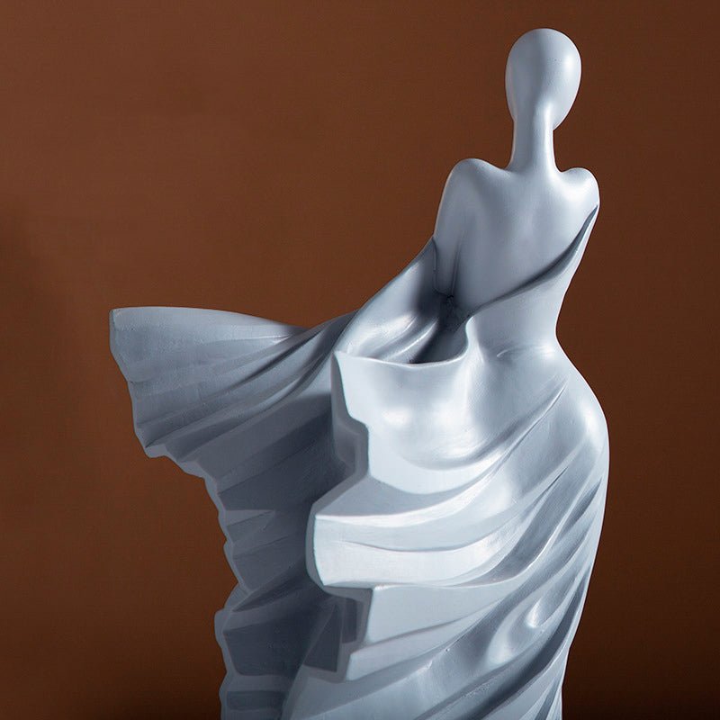 Meilin – Kunstfigur im skulpturalen Design