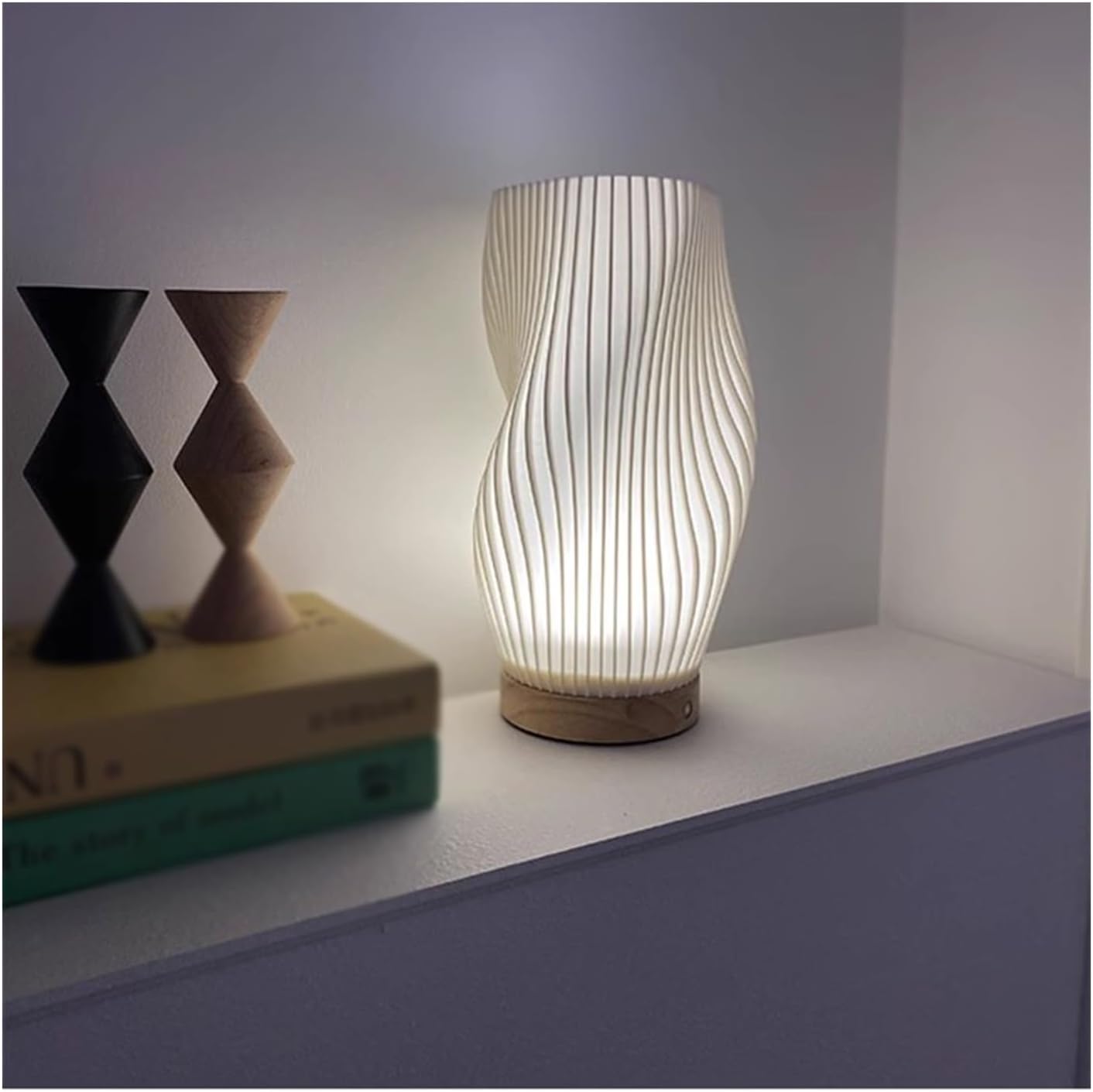 Nerea – Zeitgemäße Wavecrest Tischlampe