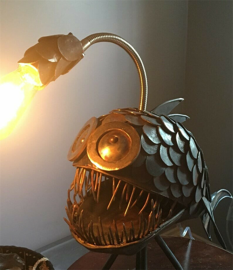 AnglerRetro – Tischlampe im Tiefsee-Anglerfisch-Design