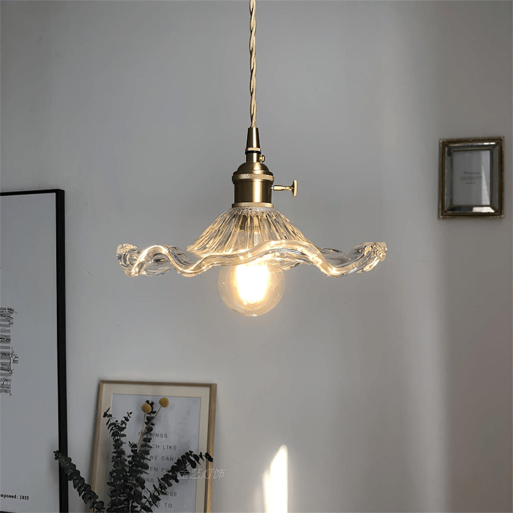 HibiGlow – Elegante Hibiskus-Blütenleuchte für sanftes Ambiente