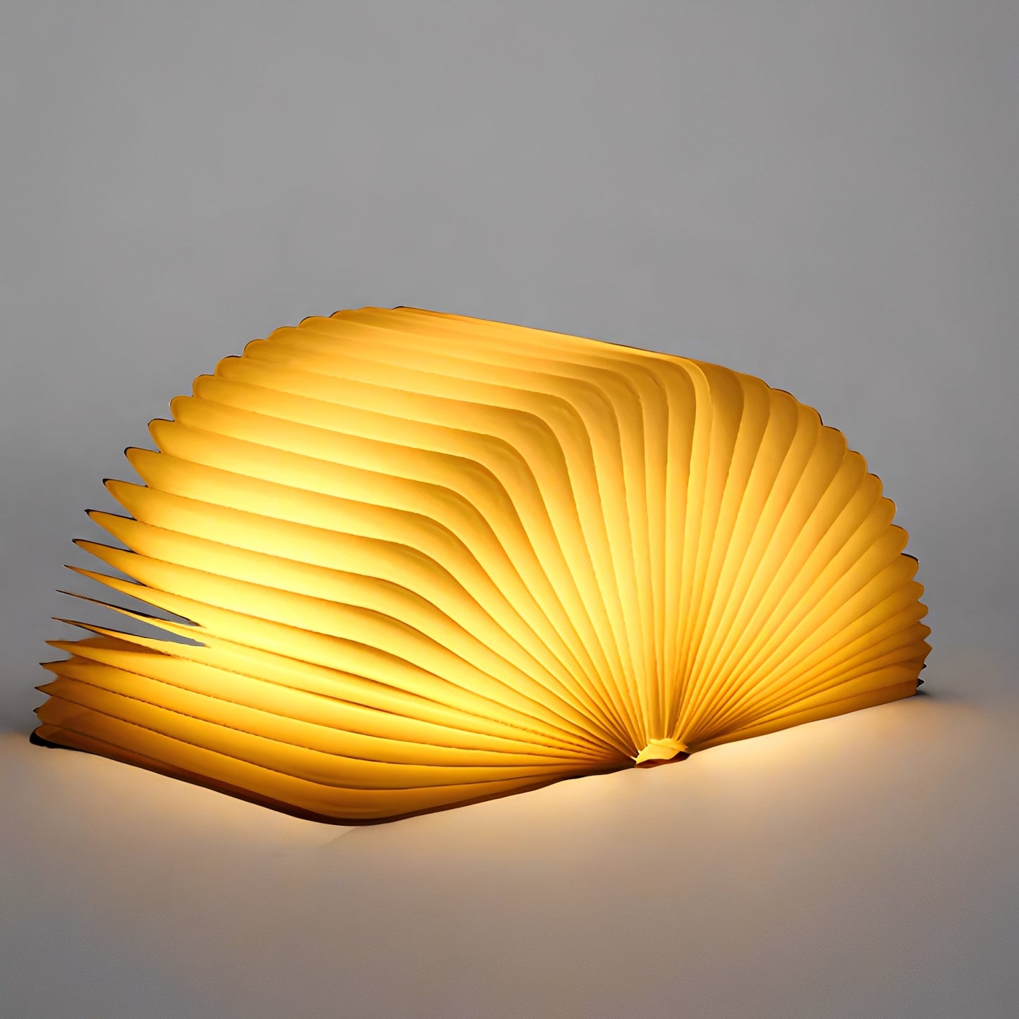 Levin – Faltbare LED-Nachtlampe im Lederlook