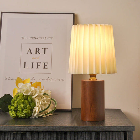 Claudia – Französische Nachttischlampe im traditionellen Stil