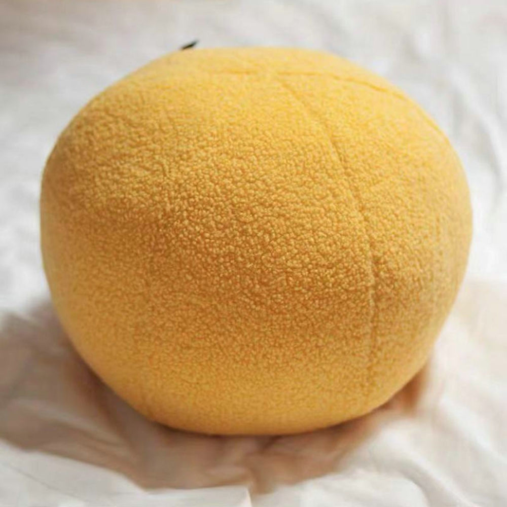 Orla – Bouclé Ball-Kissen im skandinavischen Stil