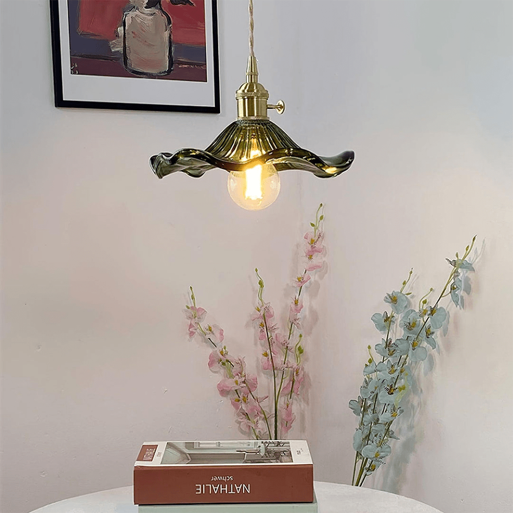 HibiGlow – Elegante Hibiskus-Blütenleuchte für sanftes Ambiente
