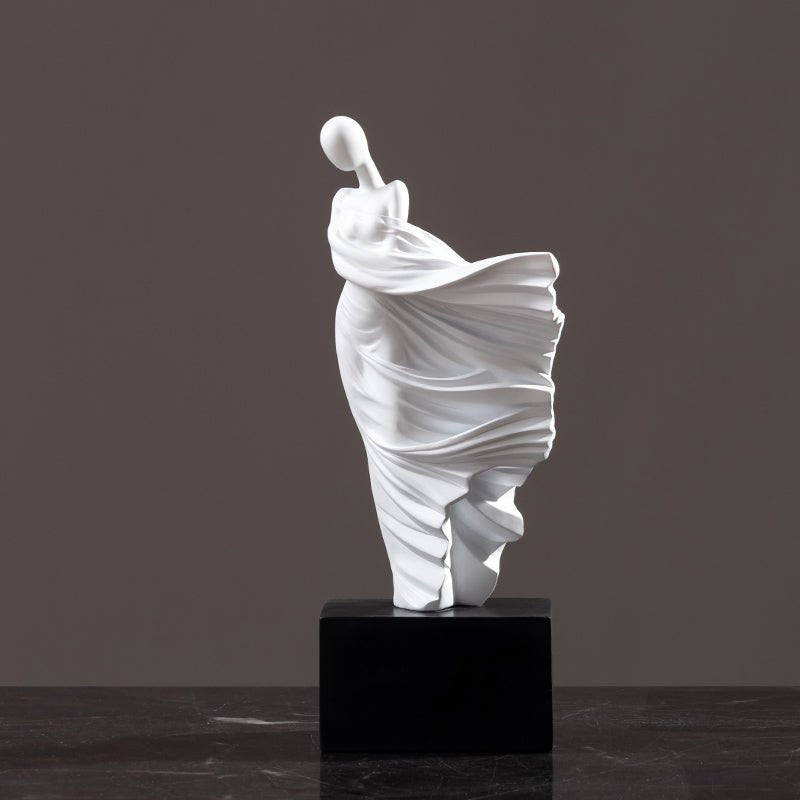 Meilin – Kunstfigur im skulpturalen Design