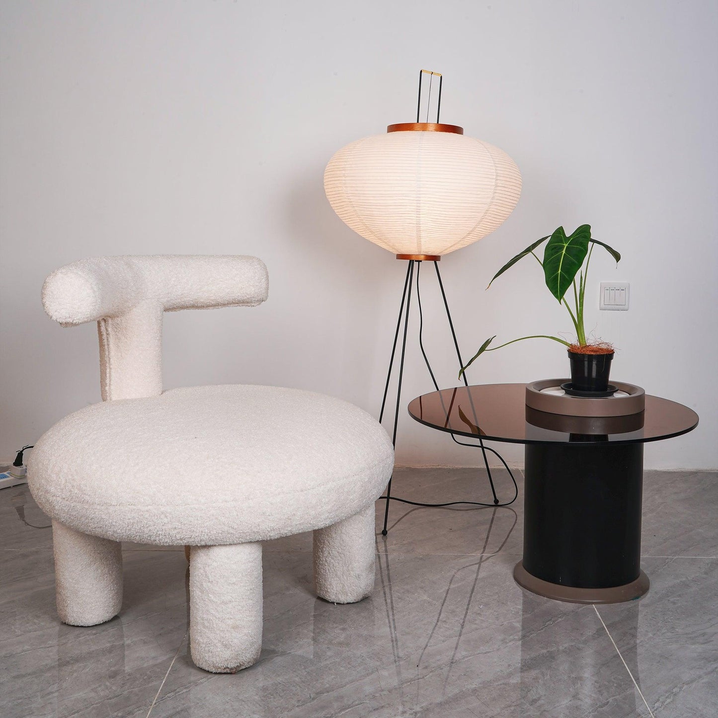 Noa – Stehlampe aus Reispapier: Schlichte Ruhe als Licht