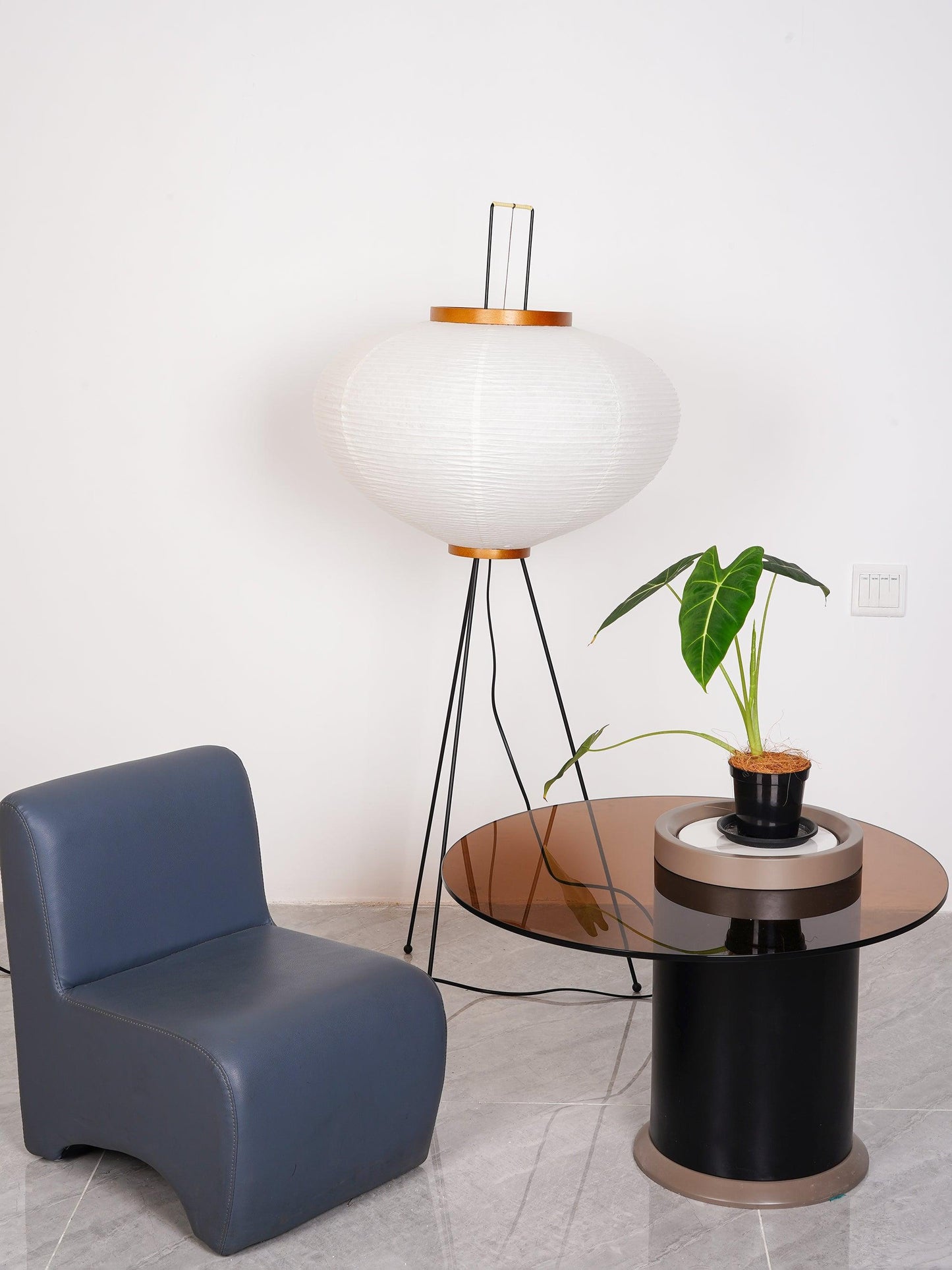 Noa – Stehlampe aus Reispapier: Schlichte Ruhe als Licht