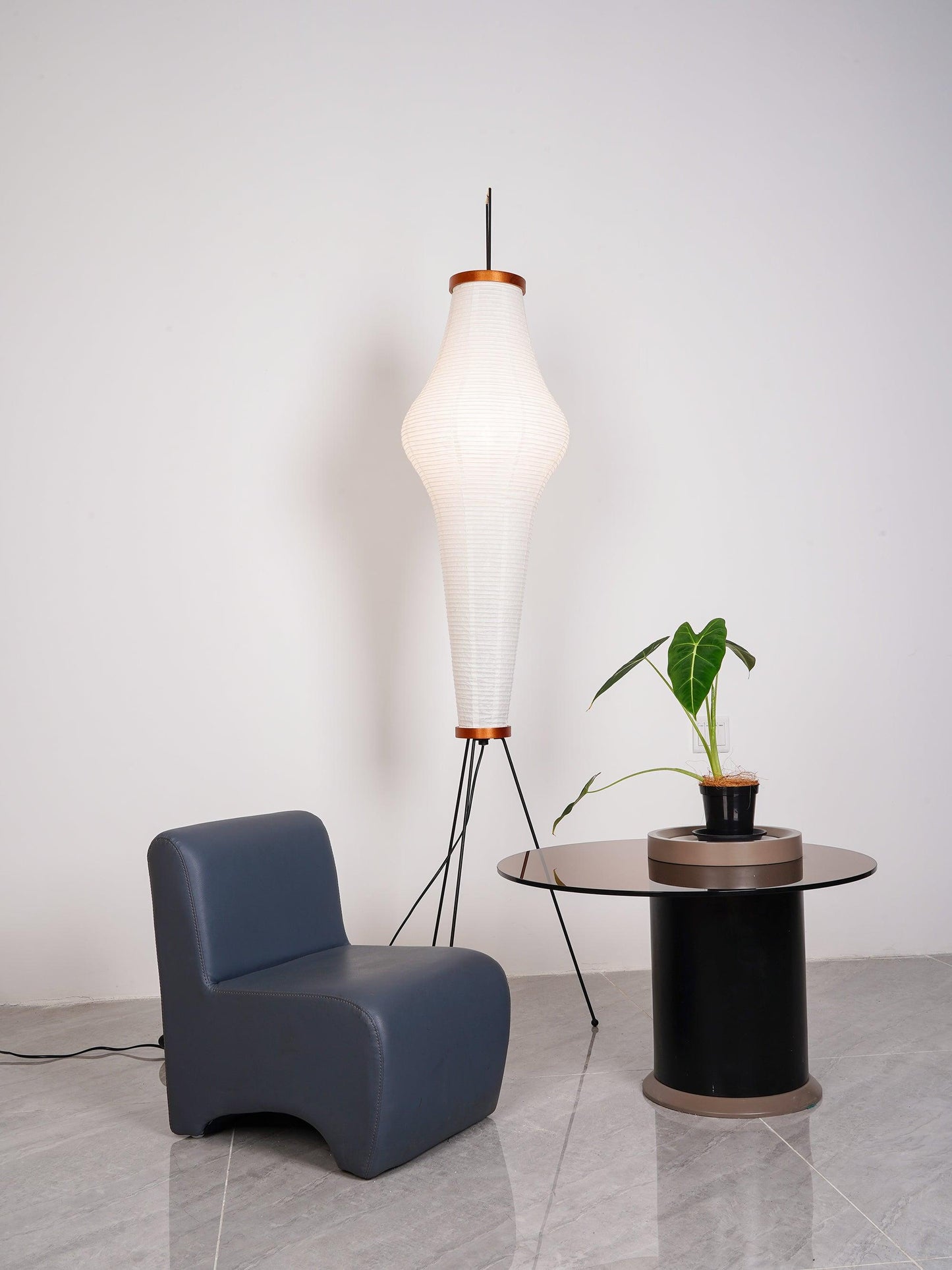 Noa – Stehlampe aus Reispapier: Schlichte Ruhe als Licht