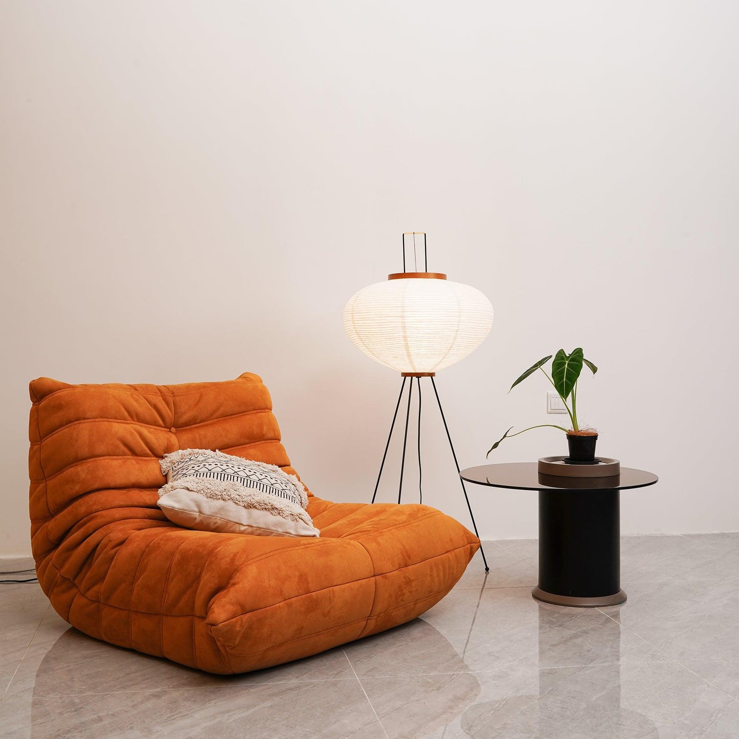 Noa – Stehlampe aus Reispapier: Schlichte Ruhe als Licht