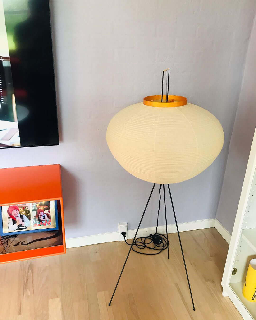 Noa – Stehlampe aus Reispapier: Schlichte Ruhe als Licht