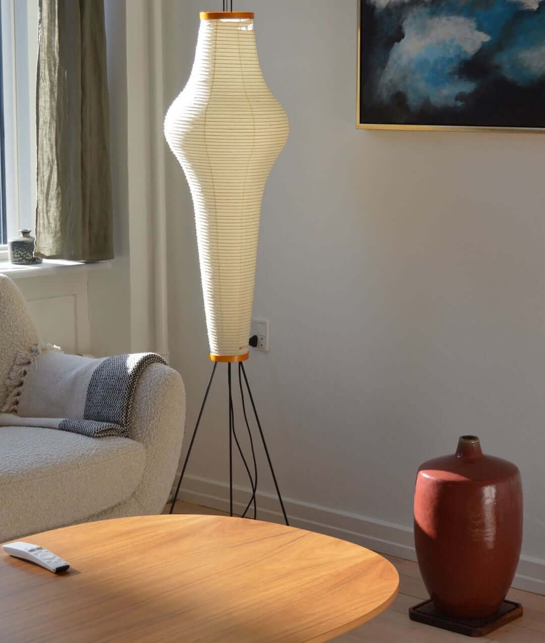 Noa – Stehlampe aus Reispapier: Schlichte Ruhe als Licht