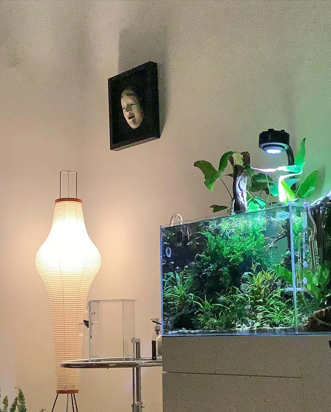 Noa – Stehlampe aus Reispapier: Schlichte Ruhe als Licht