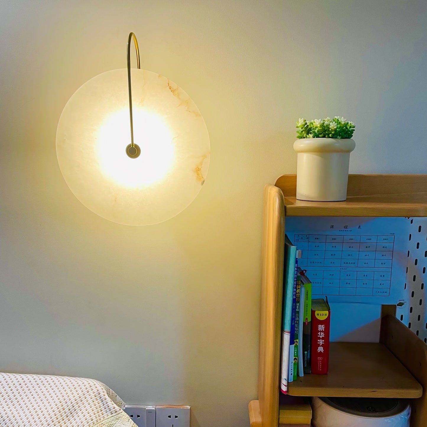 Aveline – LED-Wandlampe aus Alabasterstein