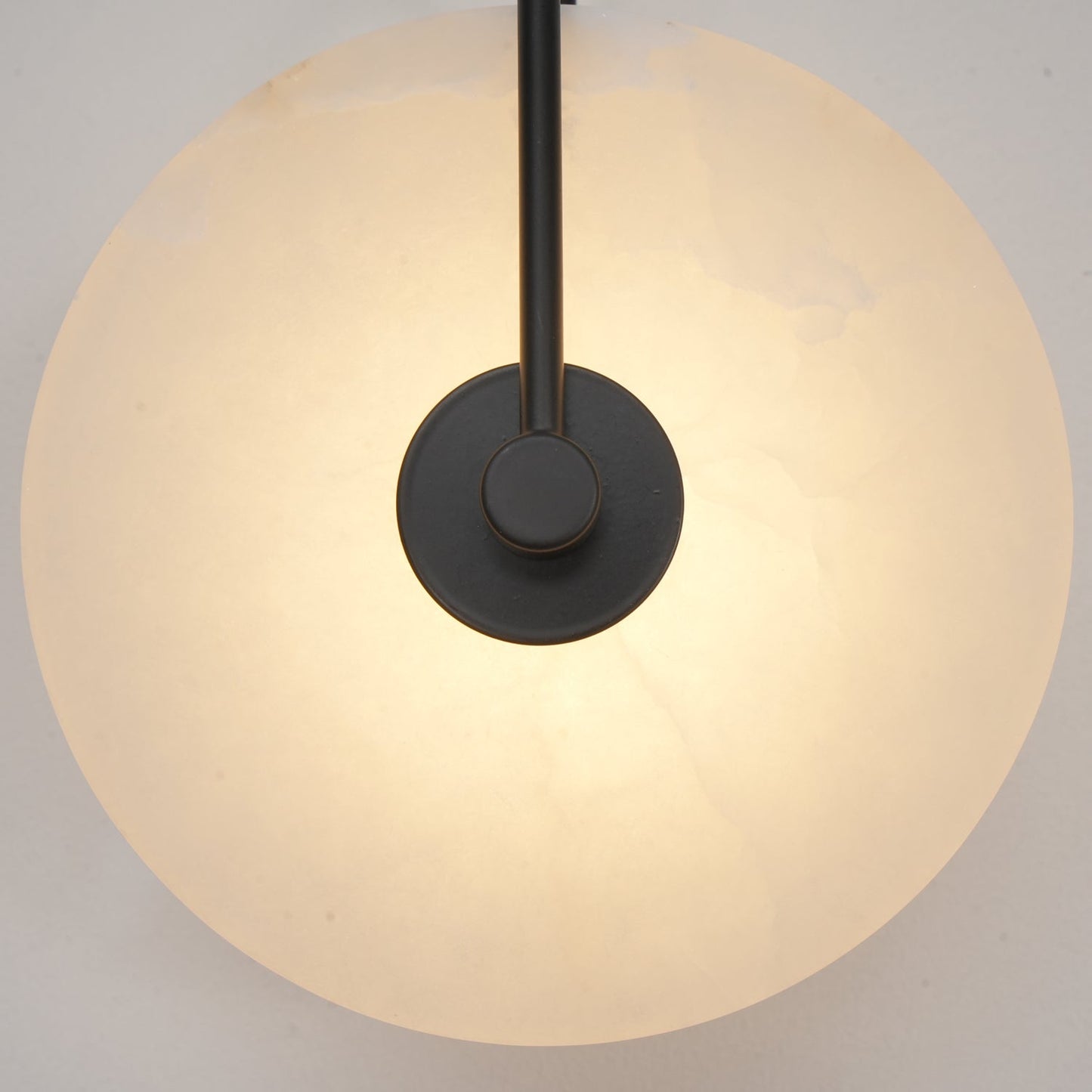 Aveline – LED-Wandlampe aus Alabasterstein
