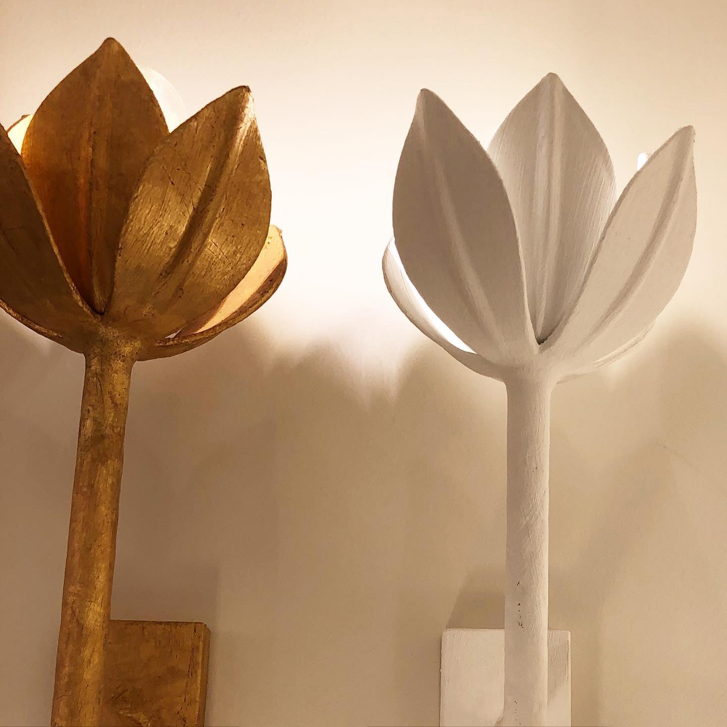Yumi – Moderne Blumen-Wandlampe