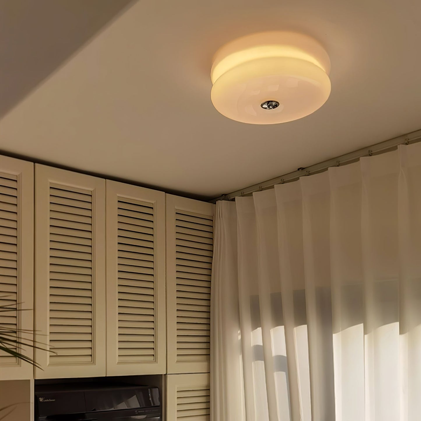 Amélie – Schlichte Deckenlampe im Cream-Stil