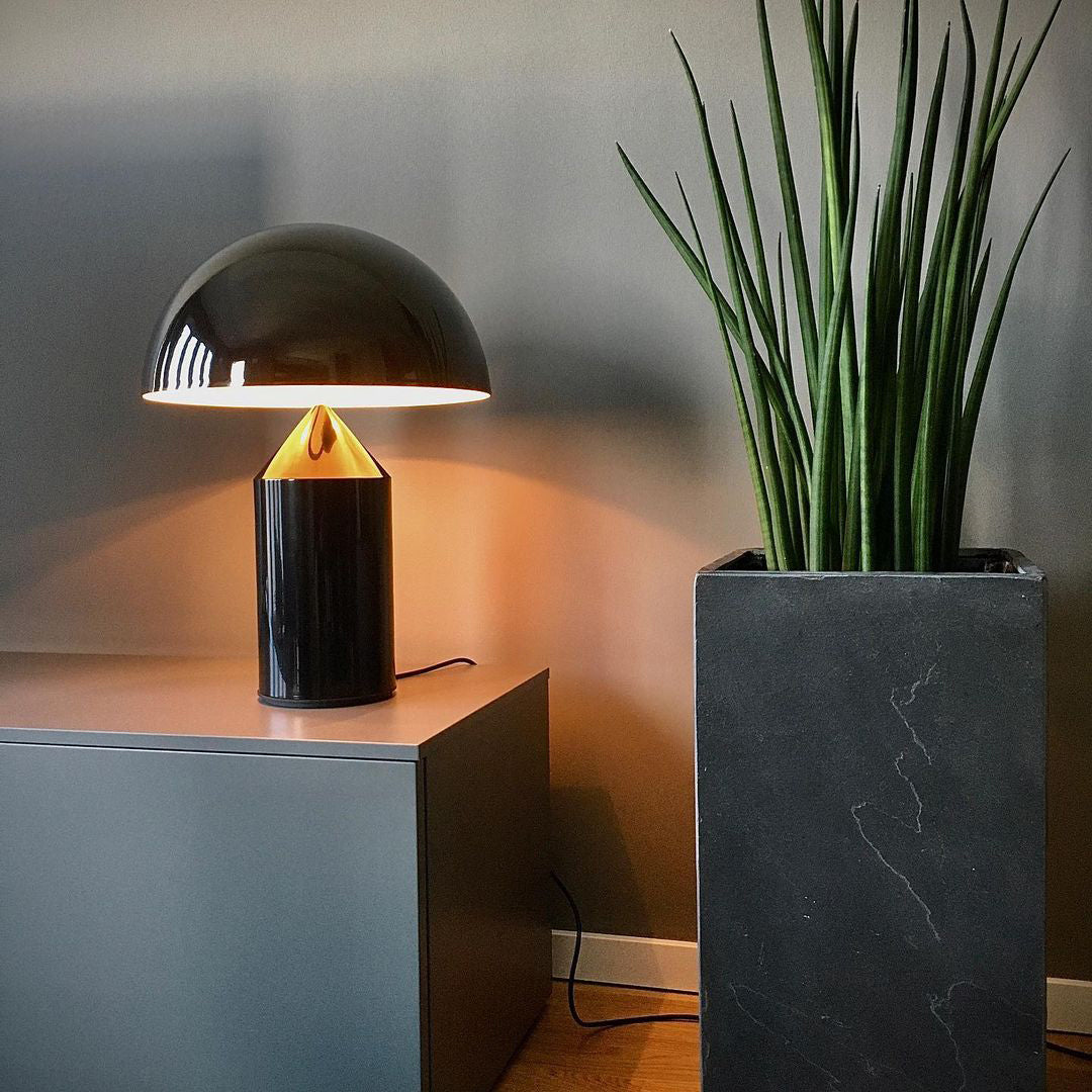 Stella – Metall-Tischlampe im Skulptur-Design