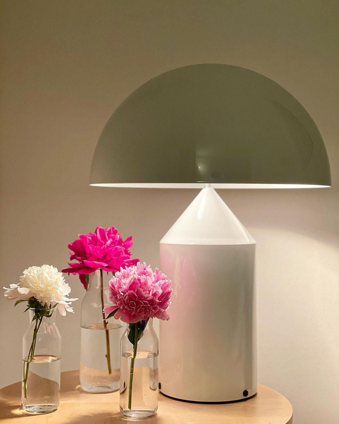 Stella – Metall-Tischlampe im Skulptur-Design