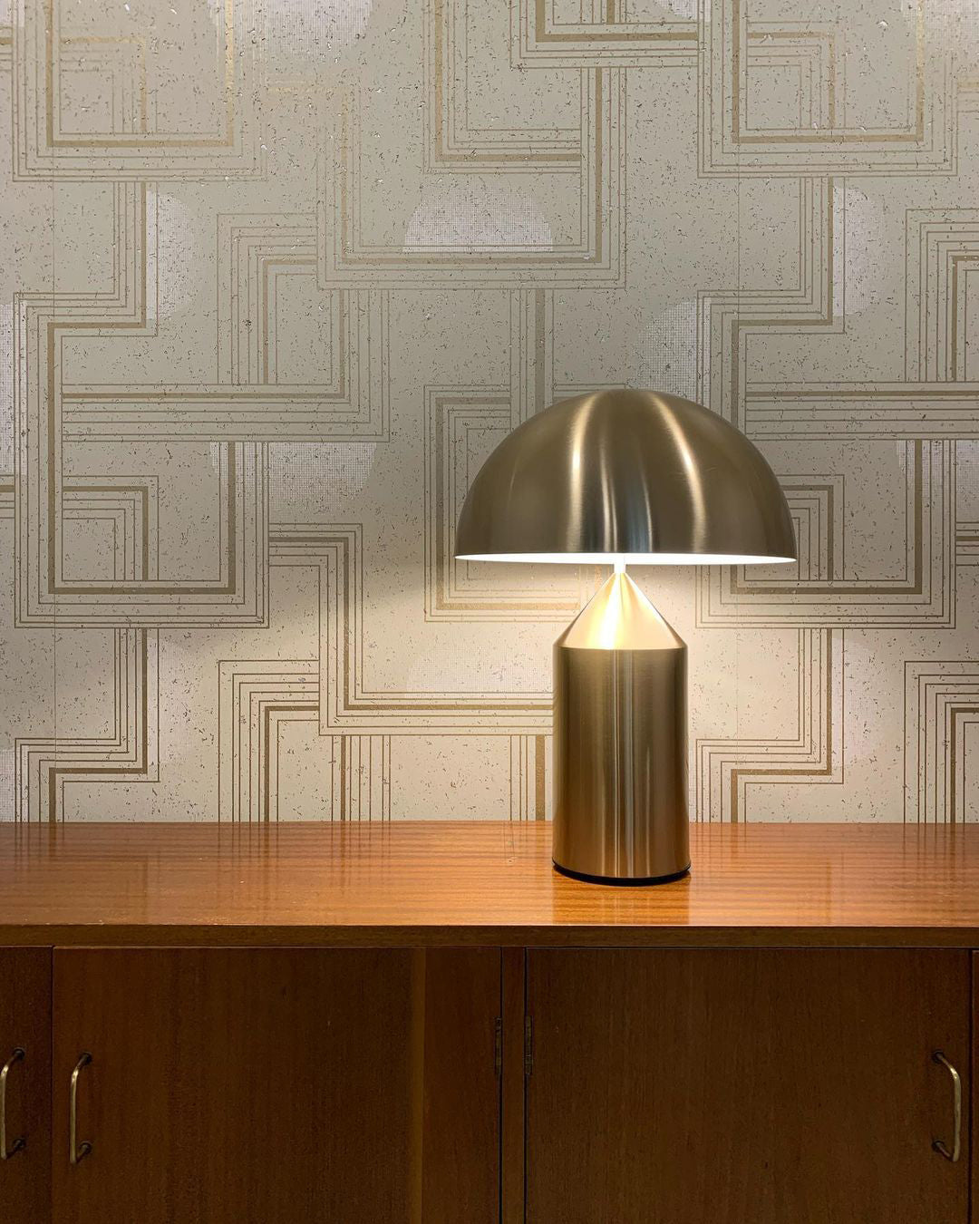 Stella – Metall-Tischlampe im Skulptur-Design