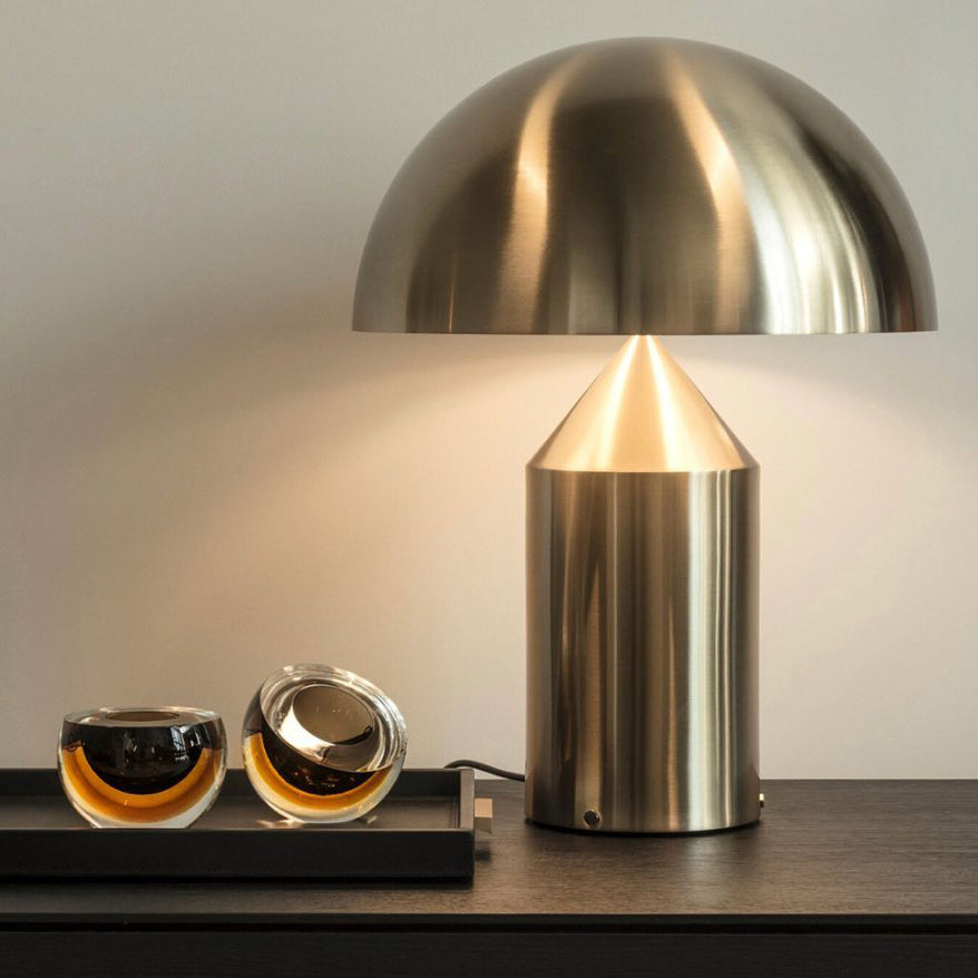 Stella – Metall-Tischlampe im Skulptur-Design