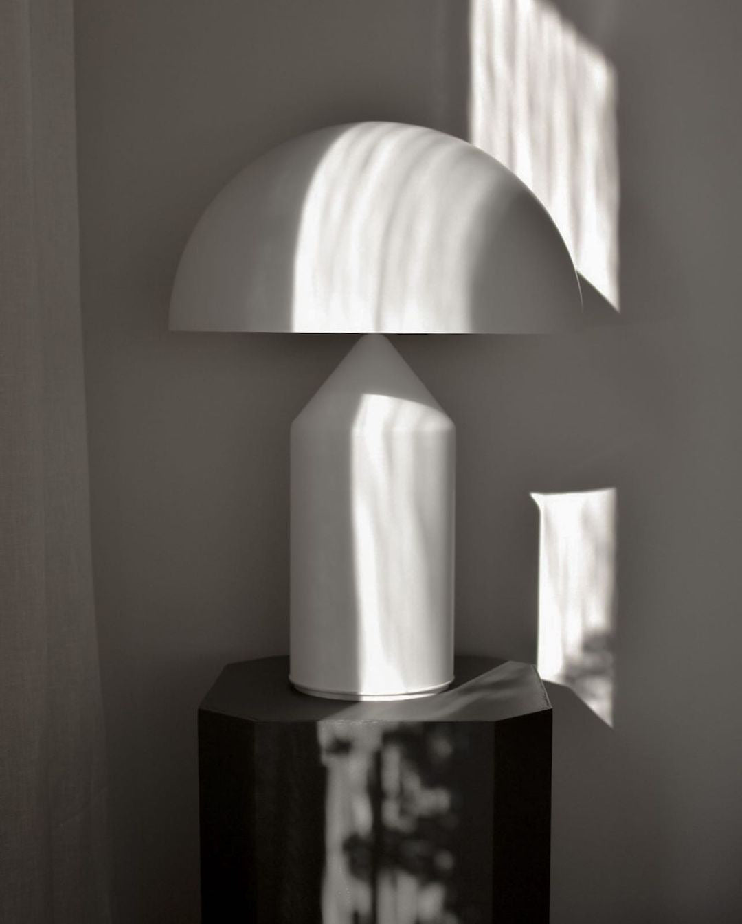 Stella – Metall-Tischlampe im Skulptur-Design