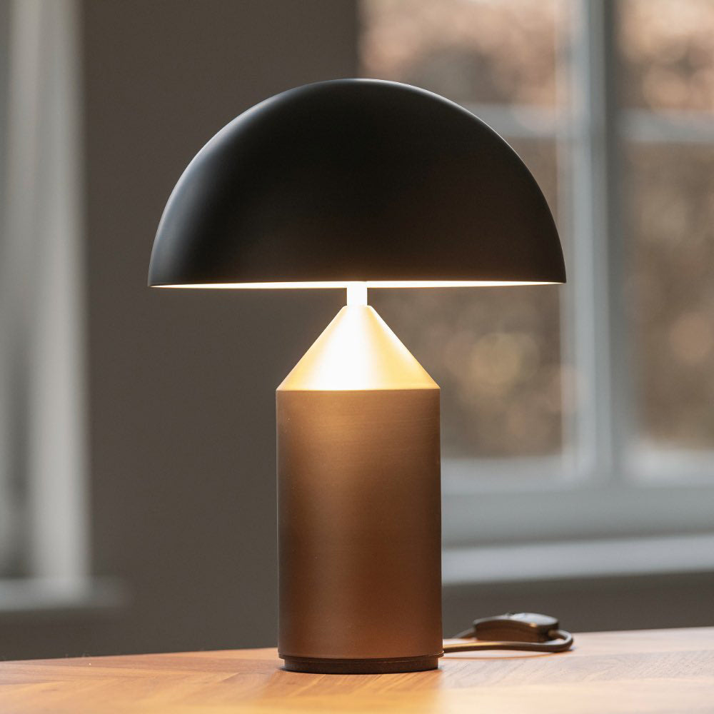 Stella – Metall-Tischlampe im Skulptur-Design