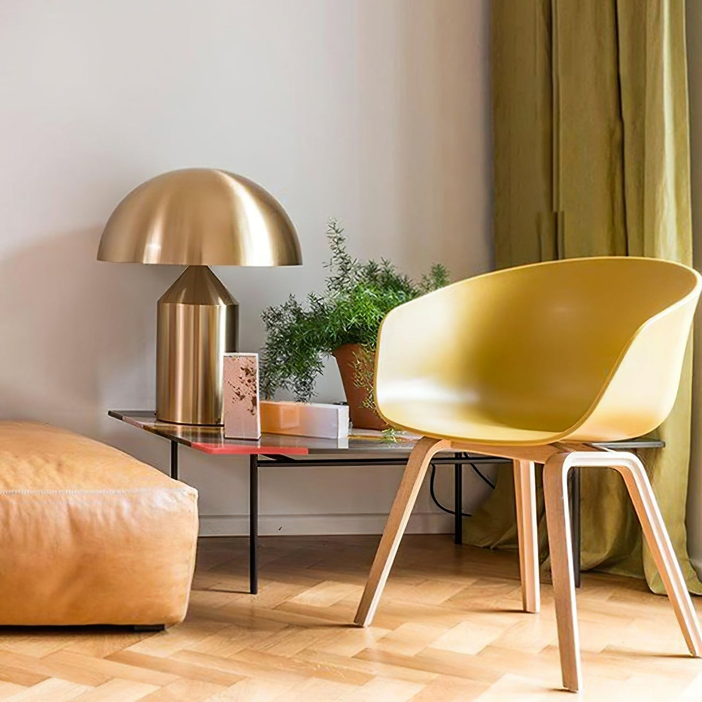 Stella – Metall-Tischlampe im Skulptur-Design