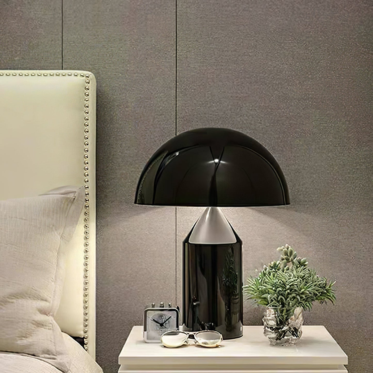 Stella – Metall-Tischlampe im Skulptur-Design