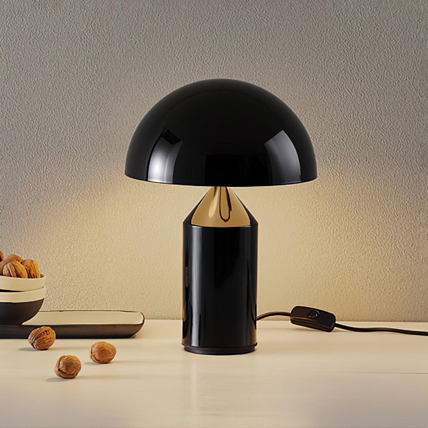 Stella – Metall-Tischlampe im Skulptur-Design