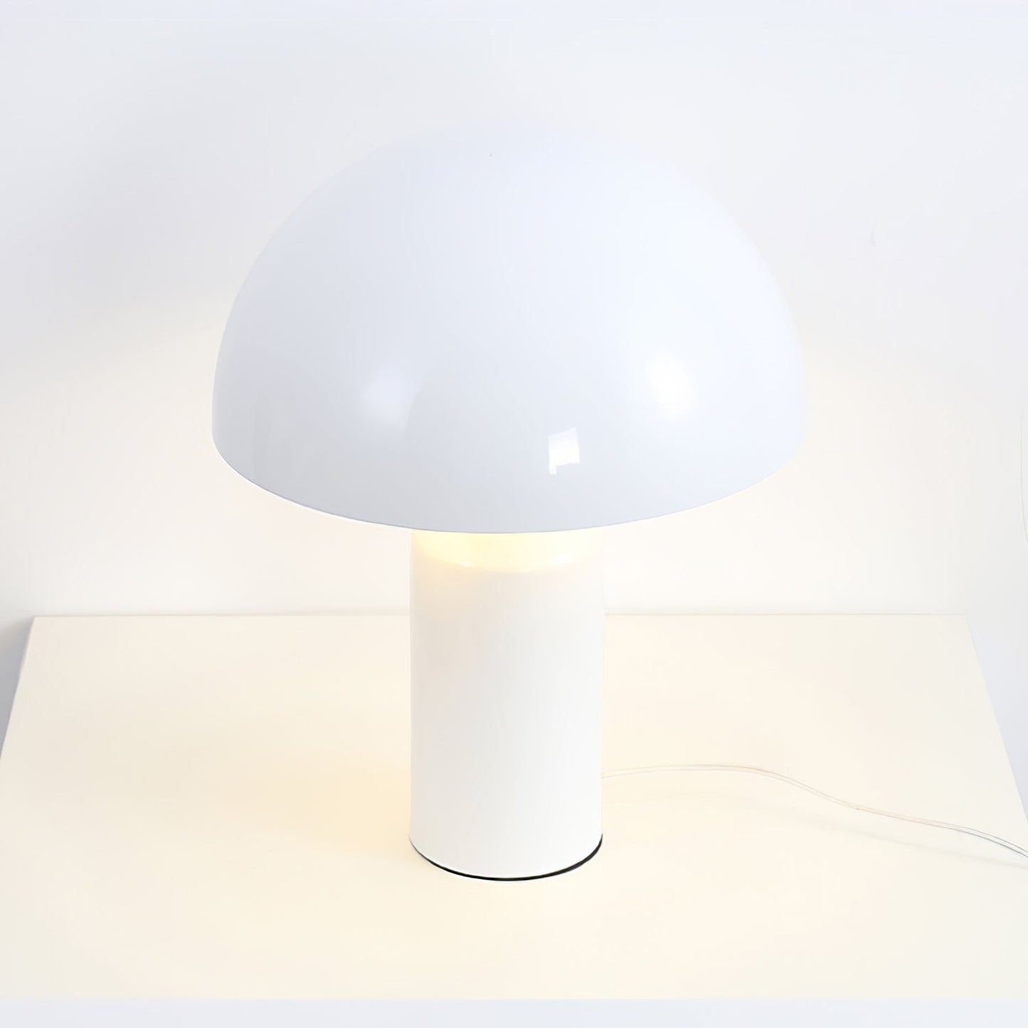 Stella – Metall-Tischlampe im Skulptur-Design