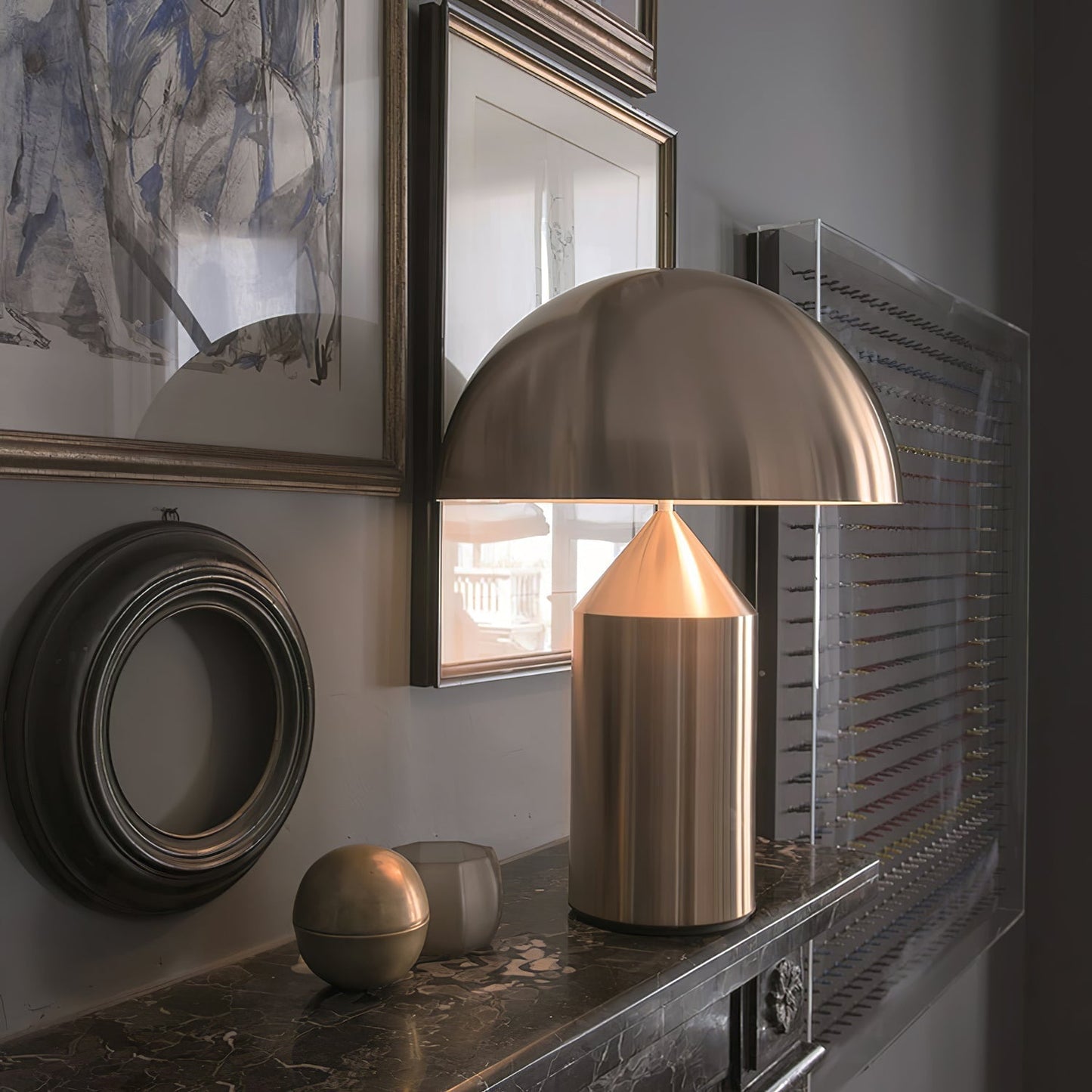 Stella – Metall-Tischlampe im Skulptur-Design