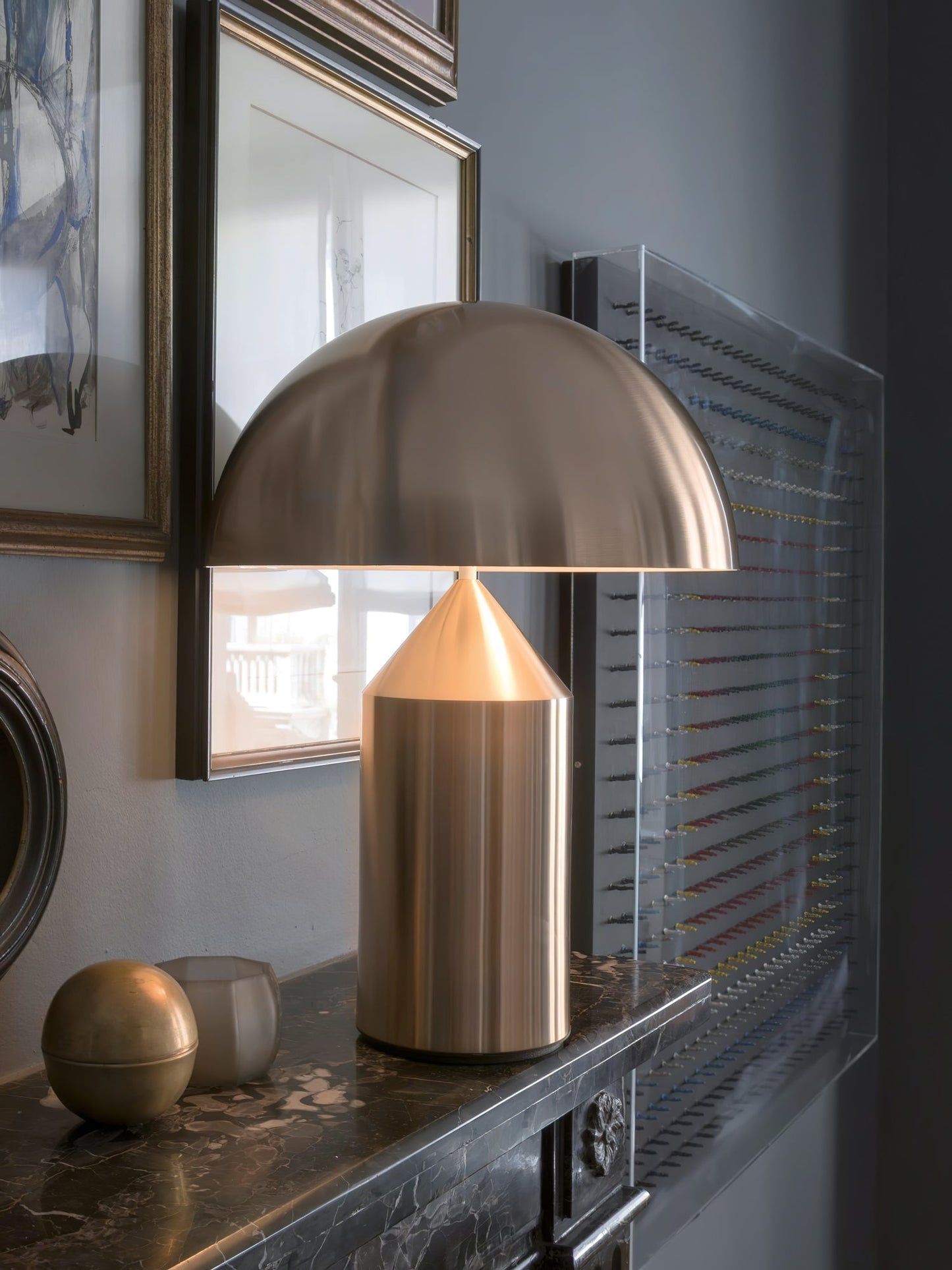 Stella – Metall-Tischlampe im Skulptur-Design