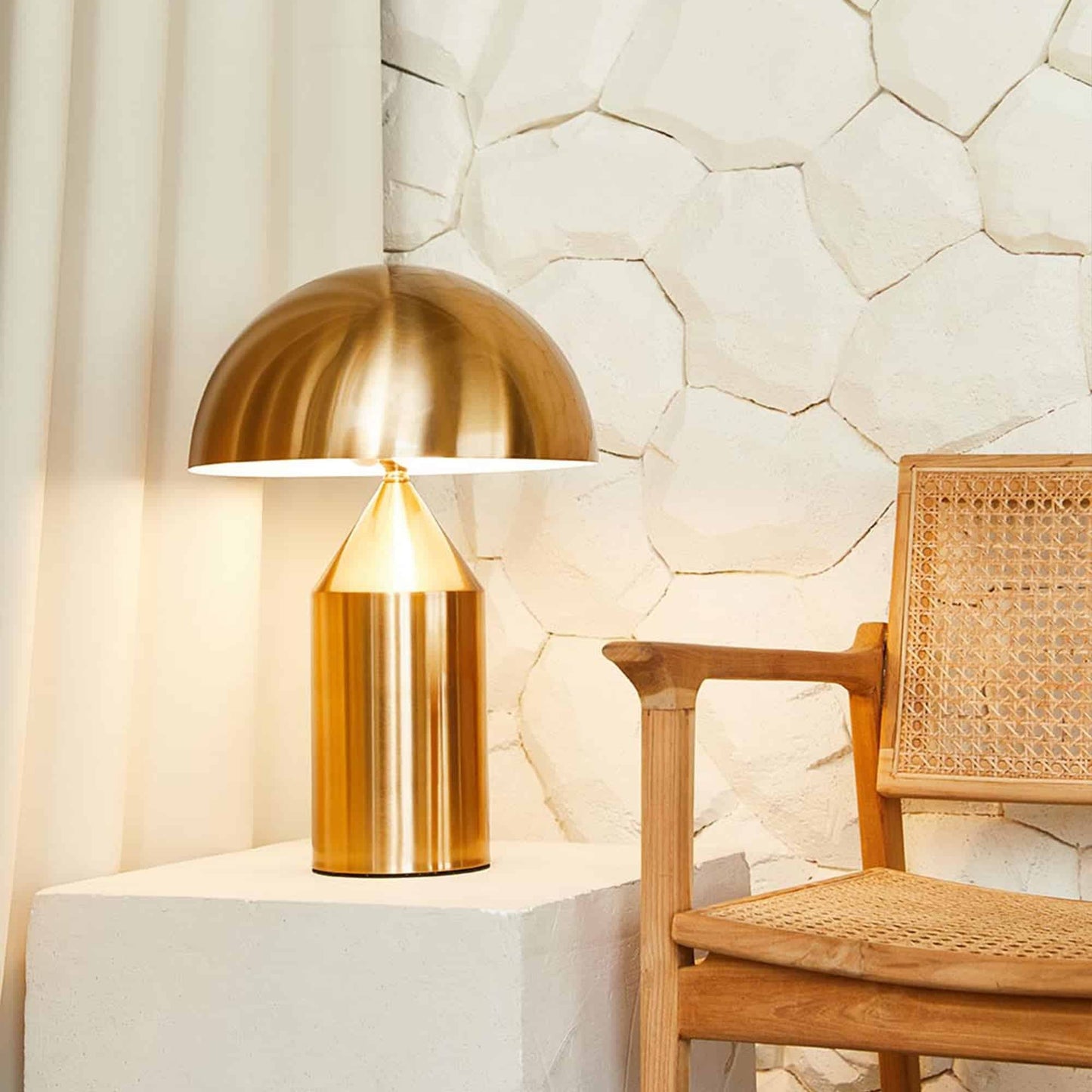 Stella – Metall-Tischlampe im Skulptur-Design