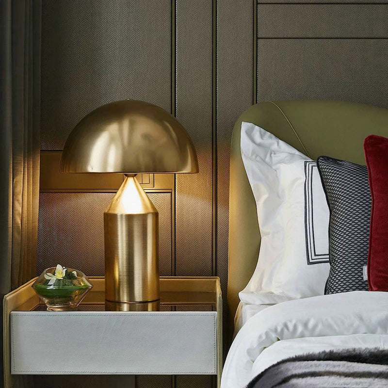 Stella – Metall-Tischlampe im Skulptur-Design